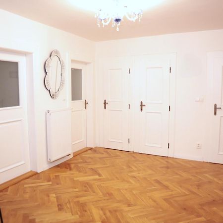 Ferienwohnung At The Blue Lion & Parking Assistance Prag Exterior foto