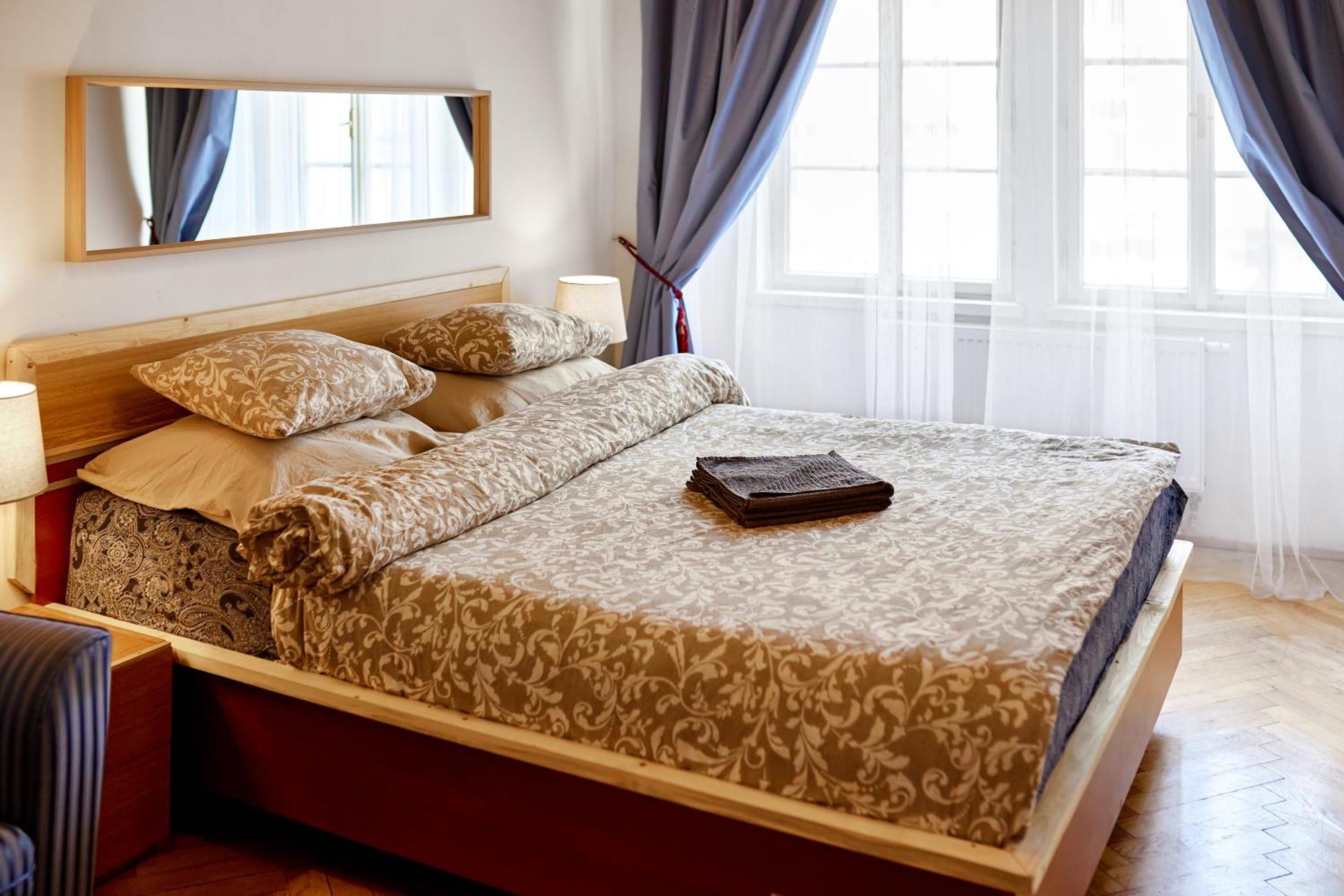 Ferienwohnung At The Blue Lion & Parking Assistance Prag Exterior foto