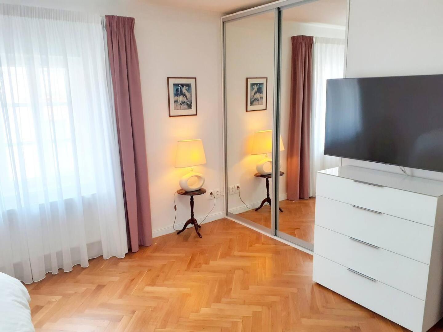 Ferienwohnung At The Blue Lion & Parking Assistance Prag Exterior foto