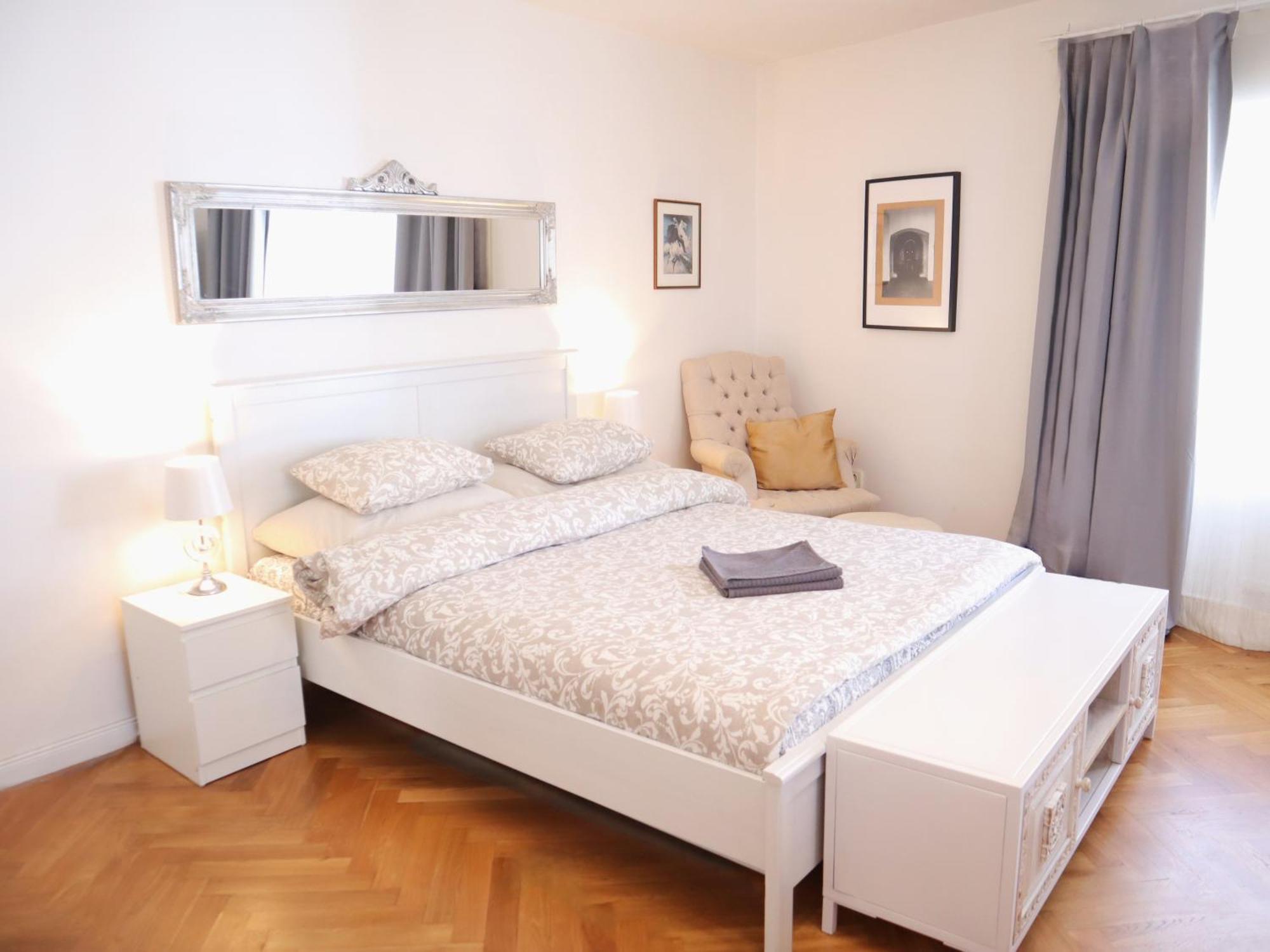 Ferienwohnung At The Blue Lion & Parking Assistance Prag Exterior foto