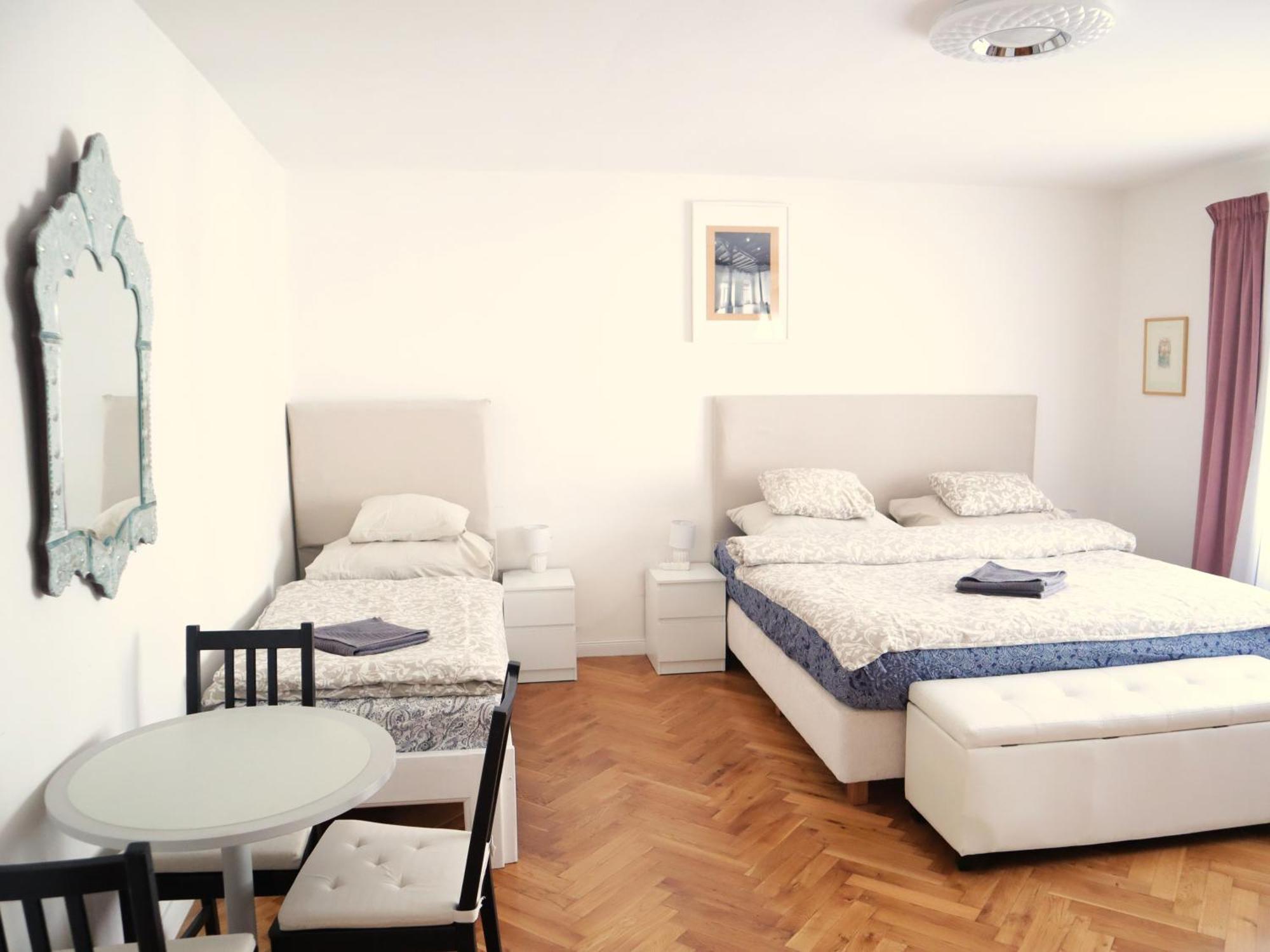 Ferienwohnung At The Blue Lion & Parking Assistance Prag Exterior foto