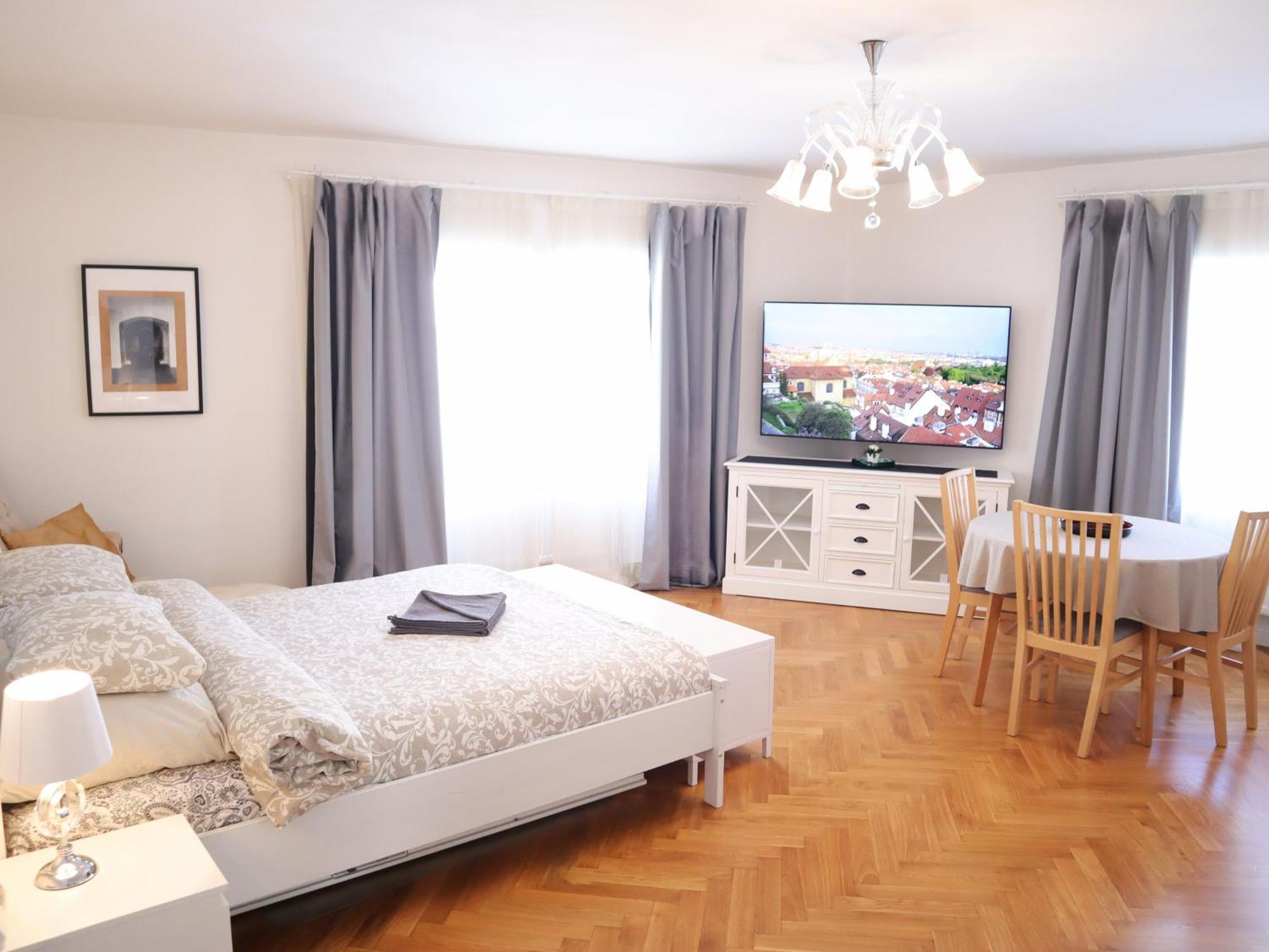 Ferienwohnung At The Blue Lion & Parking Assistance Prag Exterior foto